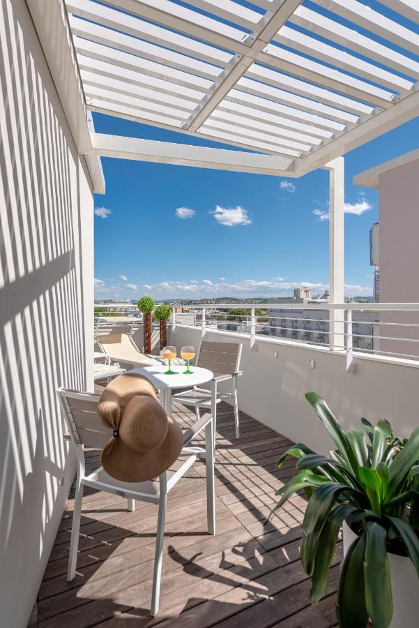 Hotel Commodore Riccione Bagian luar foto