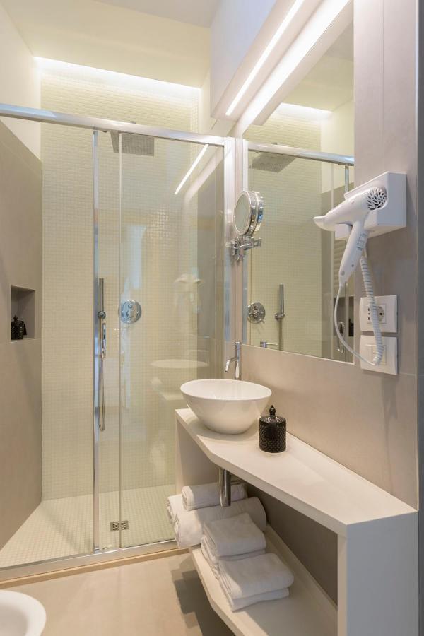 Hotel Commodore Riccione Bagian luar foto