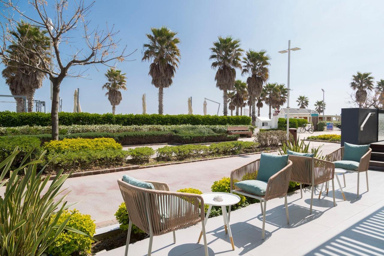 Hotel Commodore Riccione Bagian luar foto