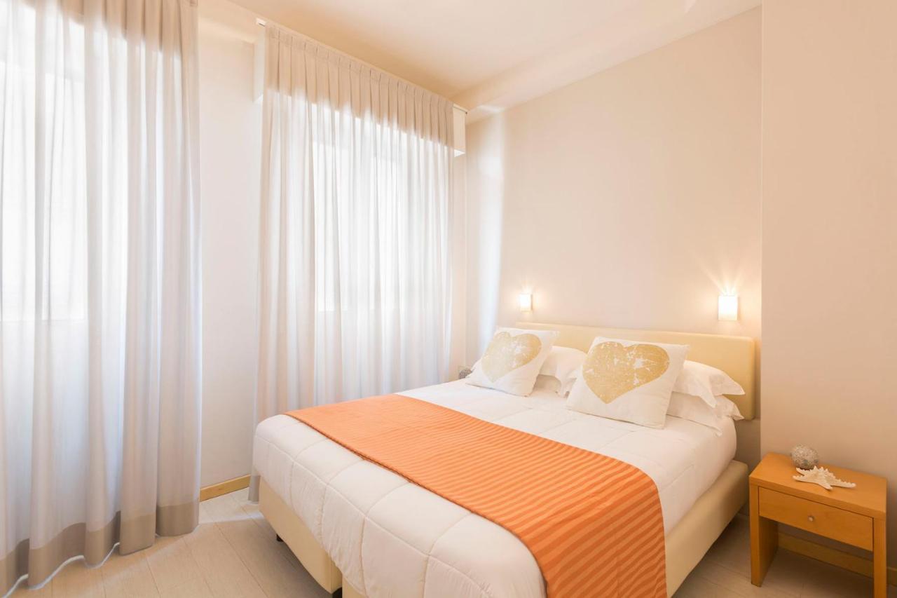 Hotel Commodore Riccione Bagian luar foto