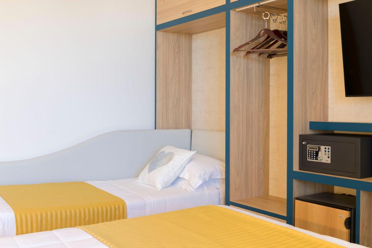 Hotel Commodore Riccione Bagian luar foto