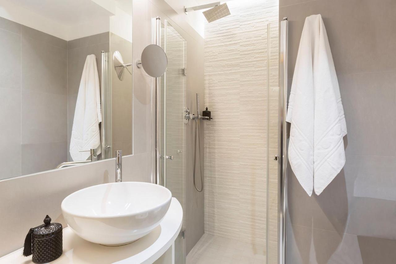 Hotel Commodore Riccione Bagian luar foto