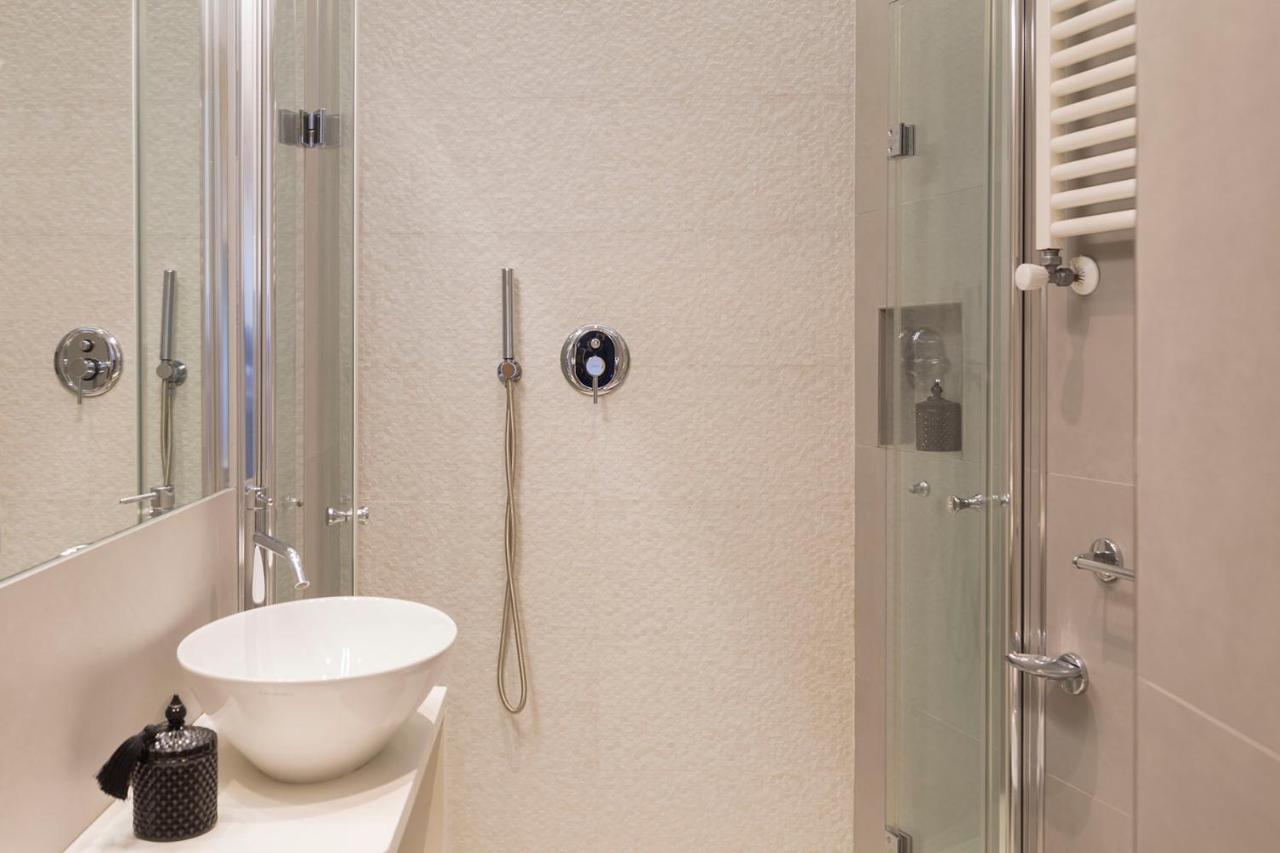 Hotel Commodore Riccione Bagian luar foto