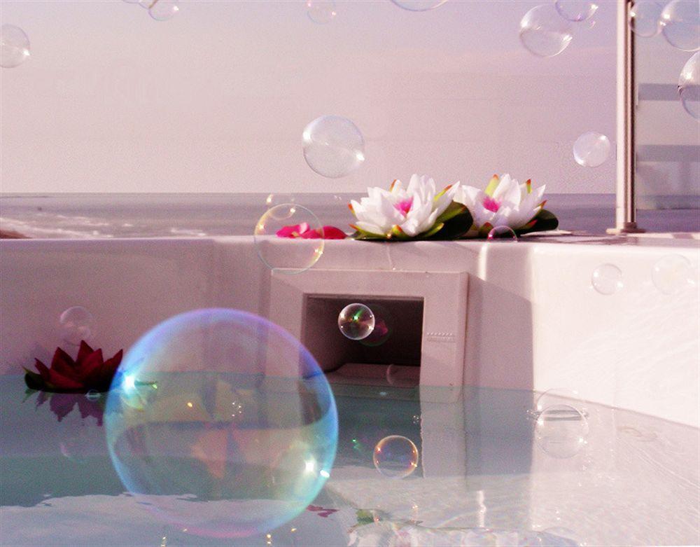 Hotel Commodore Riccione Bagian luar foto