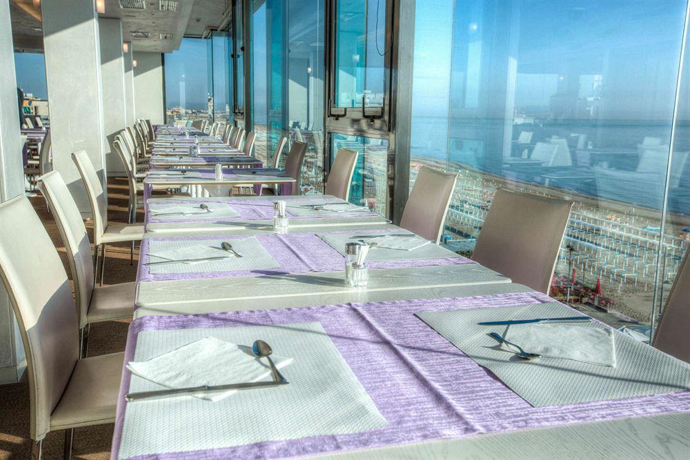 Hotel Commodore Riccione Bagian luar foto