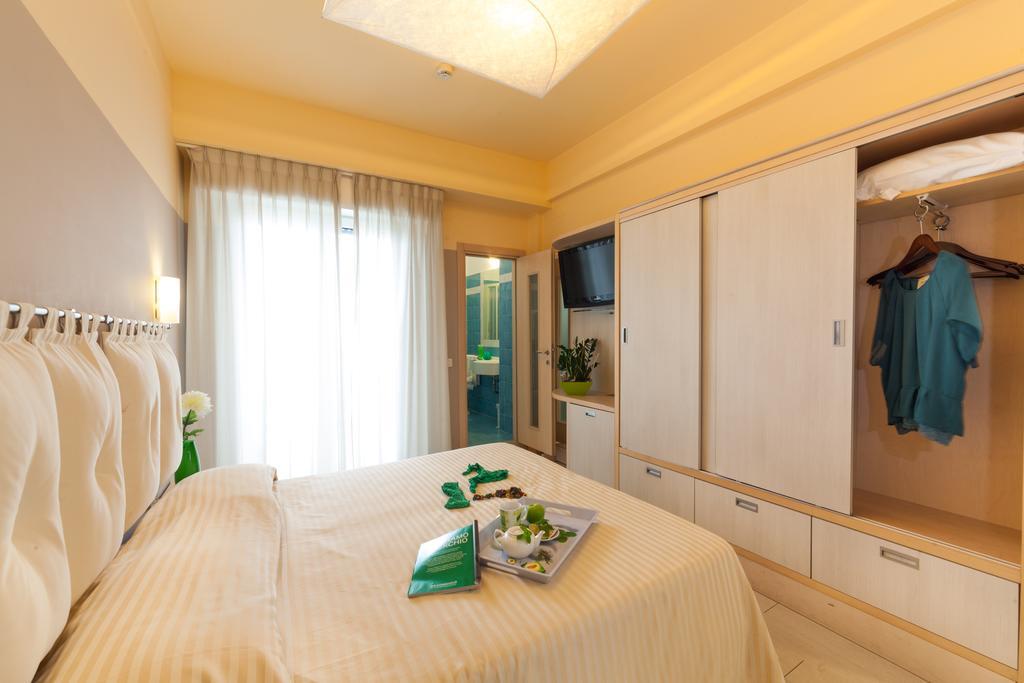 Hotel Commodore Riccione Bagian luar foto