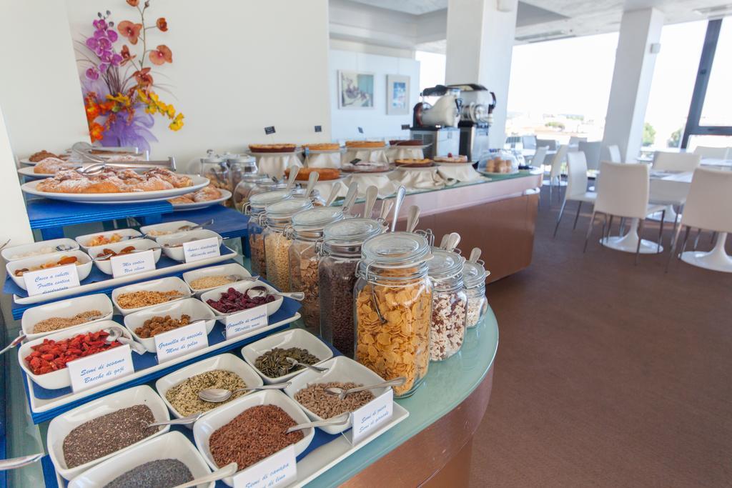 Hotel Commodore Riccione Bagian luar foto