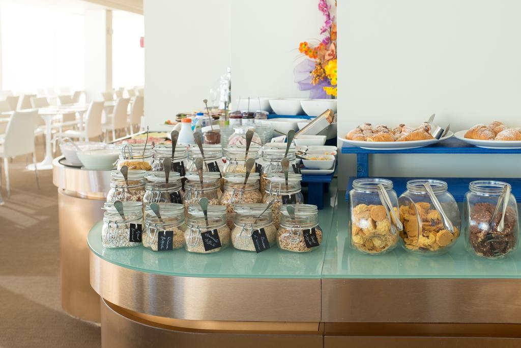Hotel Commodore Riccione Bagian luar foto