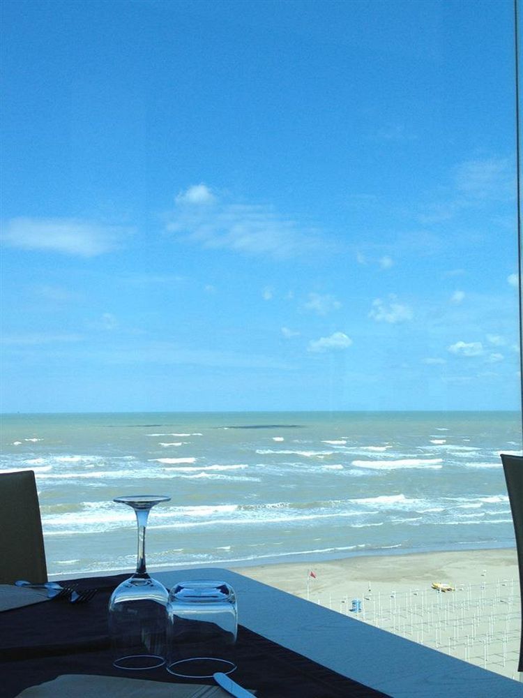 Hotel Commodore Riccione Bagian luar foto