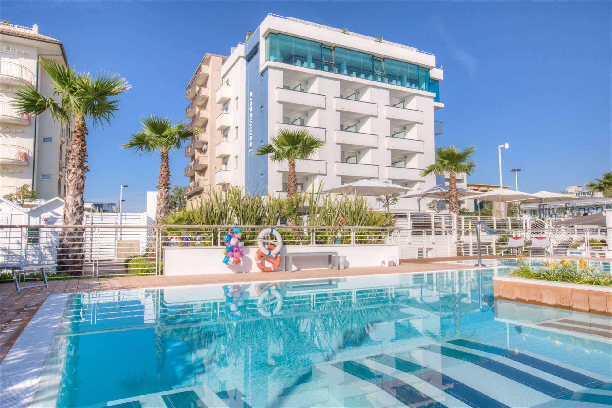 Hotel Commodore Riccione Bagian luar foto