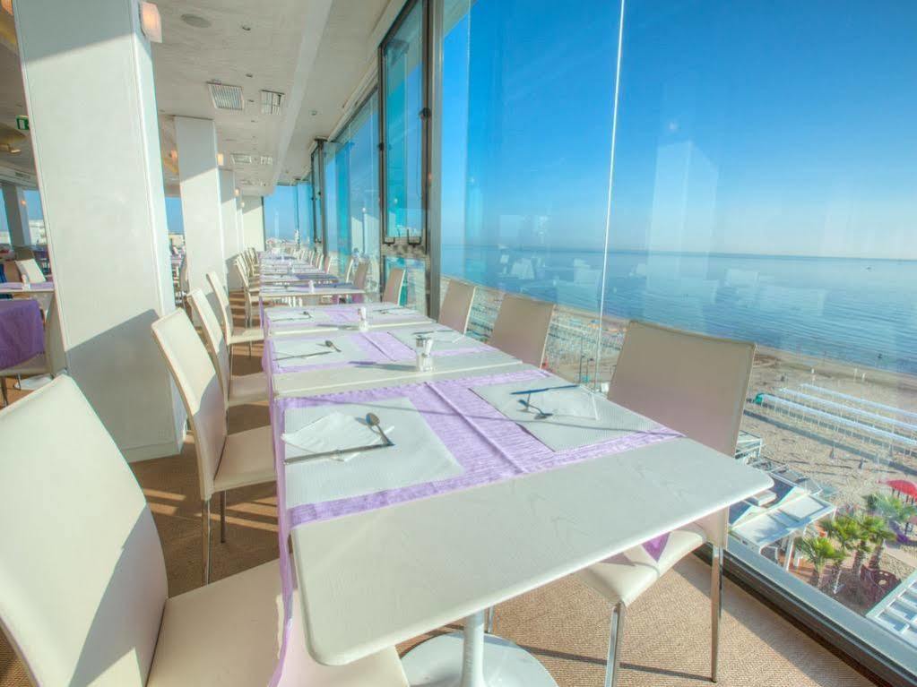 Hotel Commodore Riccione Bagian luar foto