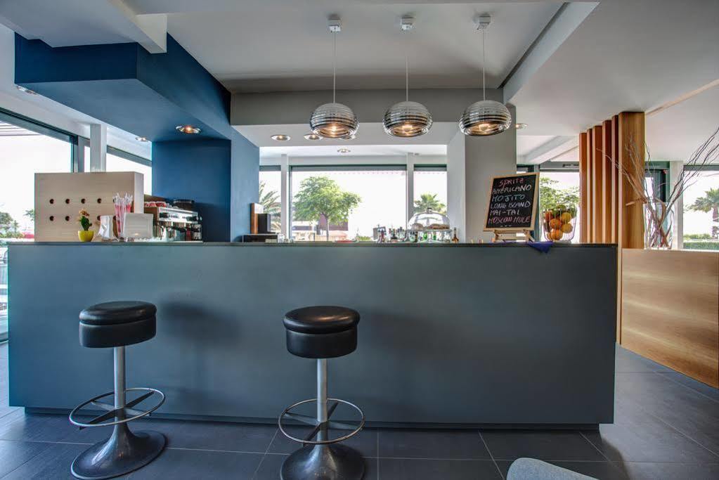 Hotel Commodore Riccione Bagian luar foto