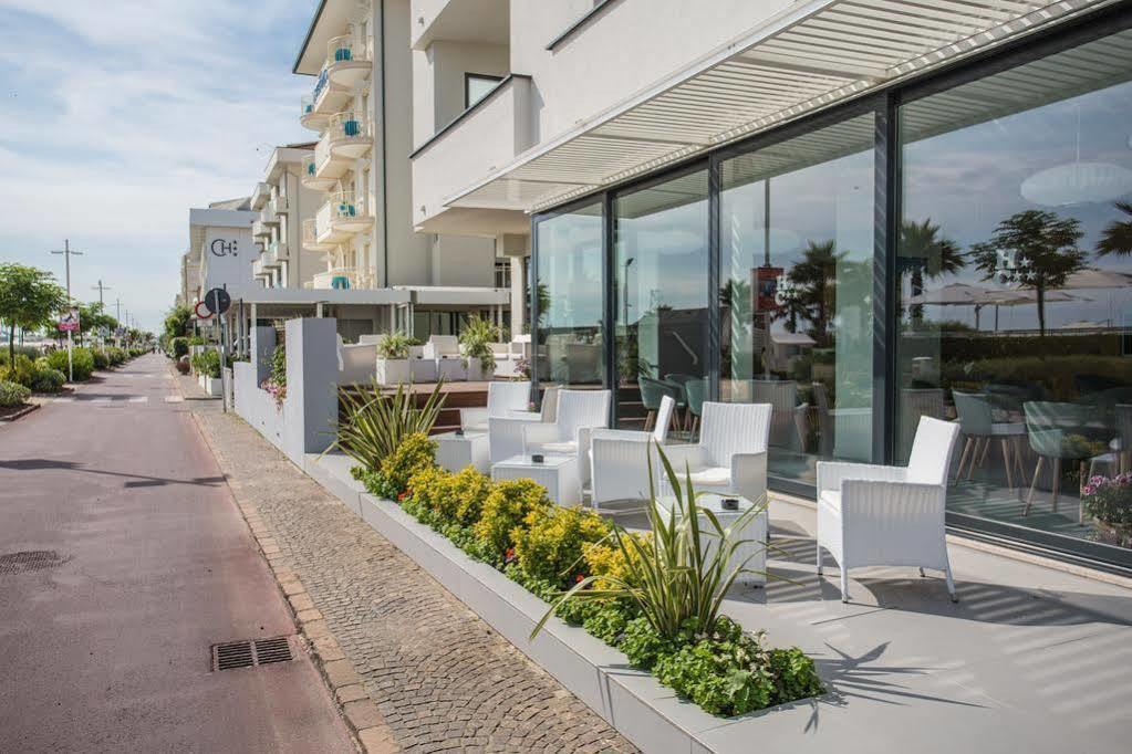 Hotel Commodore Riccione Bagian luar foto